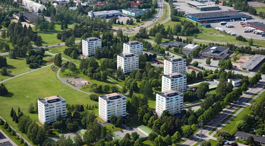 IMG - bitumikatto kerrostaloja ilmakuvassa Icopal Katto Oy Huolto