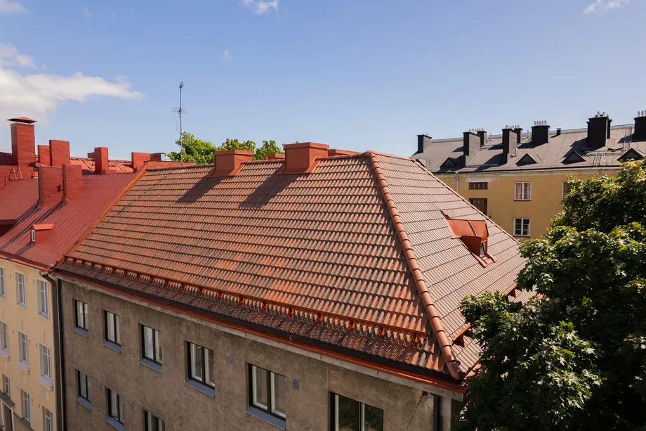 kohteen katto kuvattuna edestä yläkulmasta