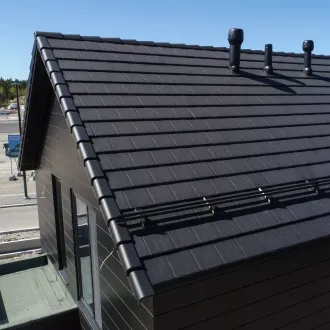 Villa-ormax-katto Ormax EVO lähikuva reunatiilillä 2560x2560